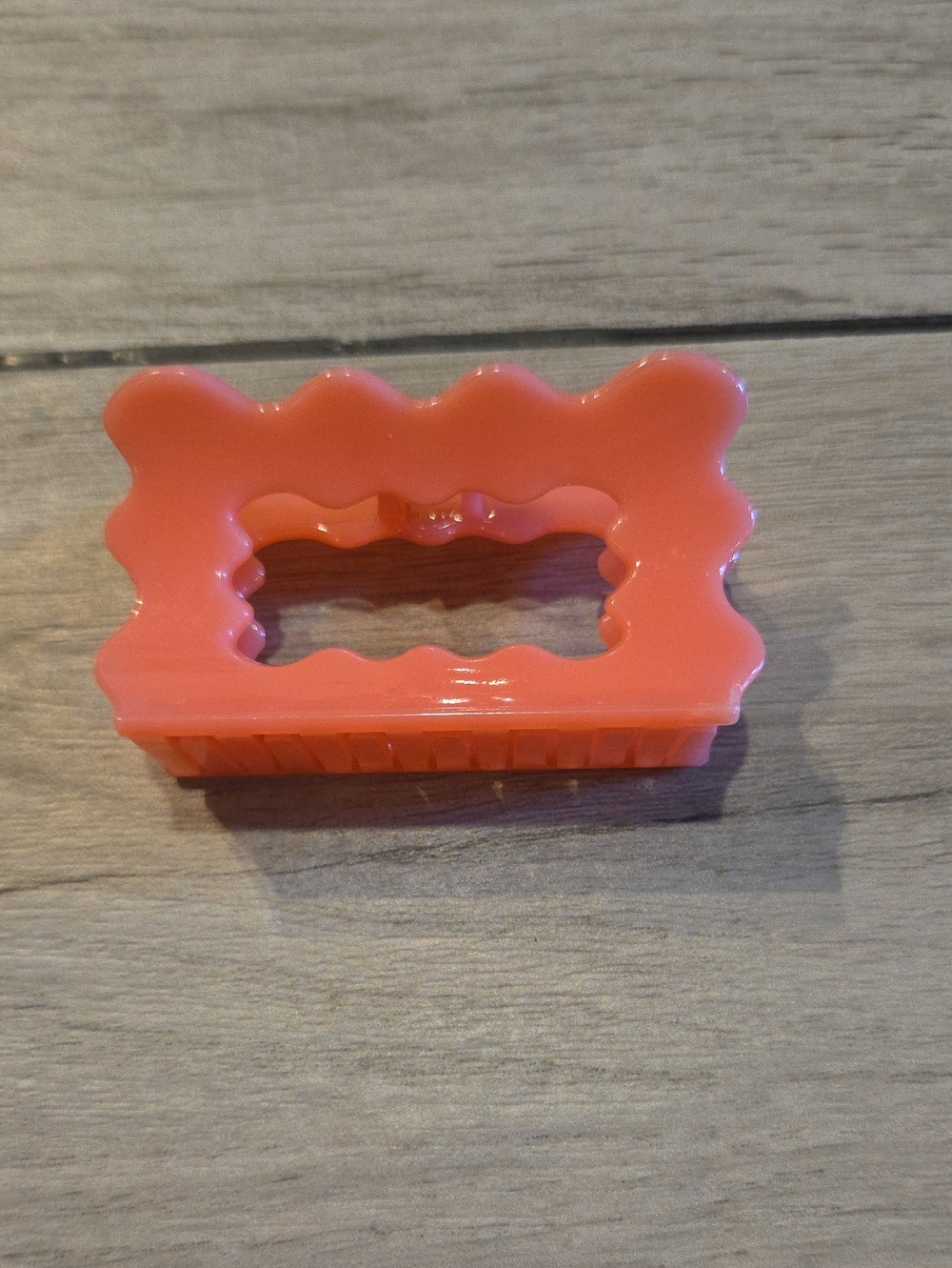🍁Scalloped Rectangle Plastic Hair Claw - Coral